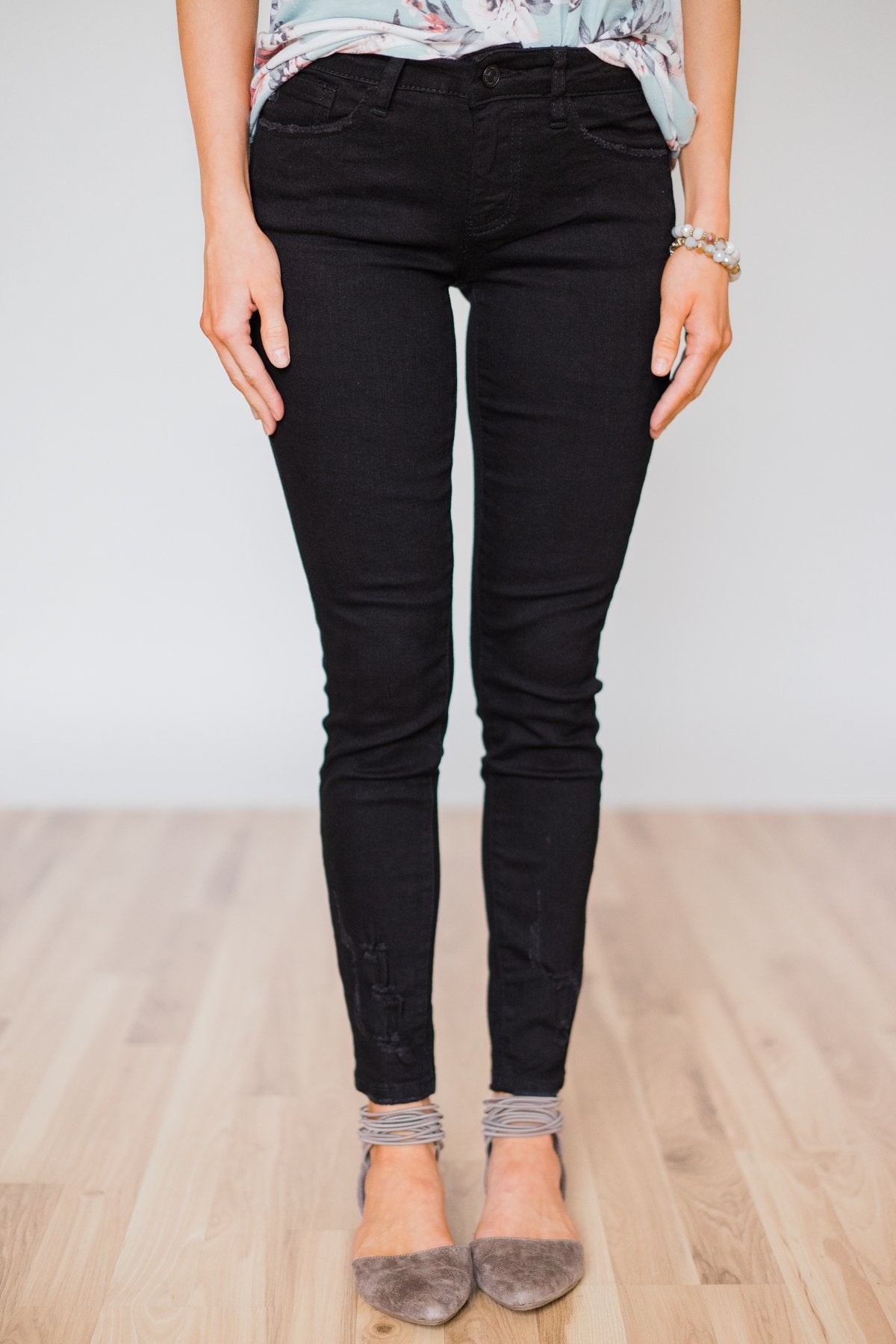 black distressed kancan jeans