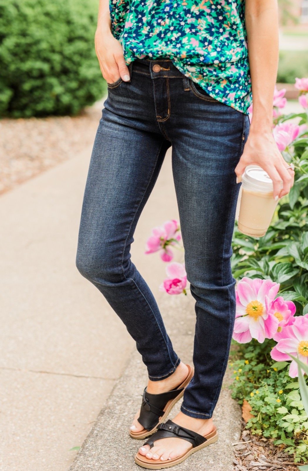 Judy Blue Mid-Rise Jeans- Ainsley Wash – The Pulse Boutique