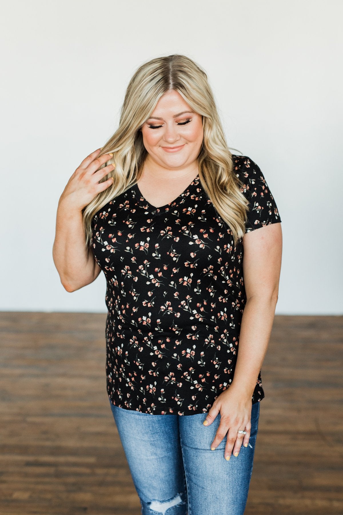 Look To The Sky Floral V-Neck Top- Black – The Pulse Boutique