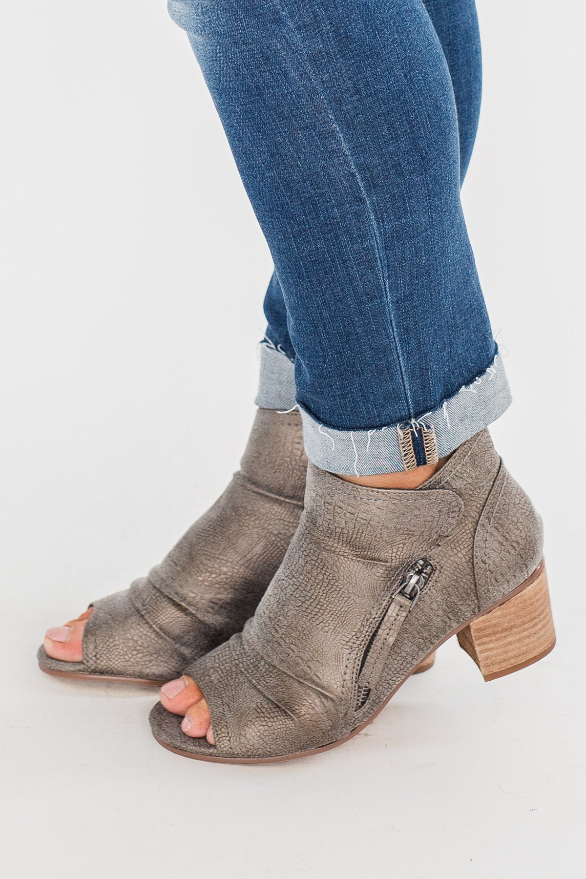 very g peep toe booties