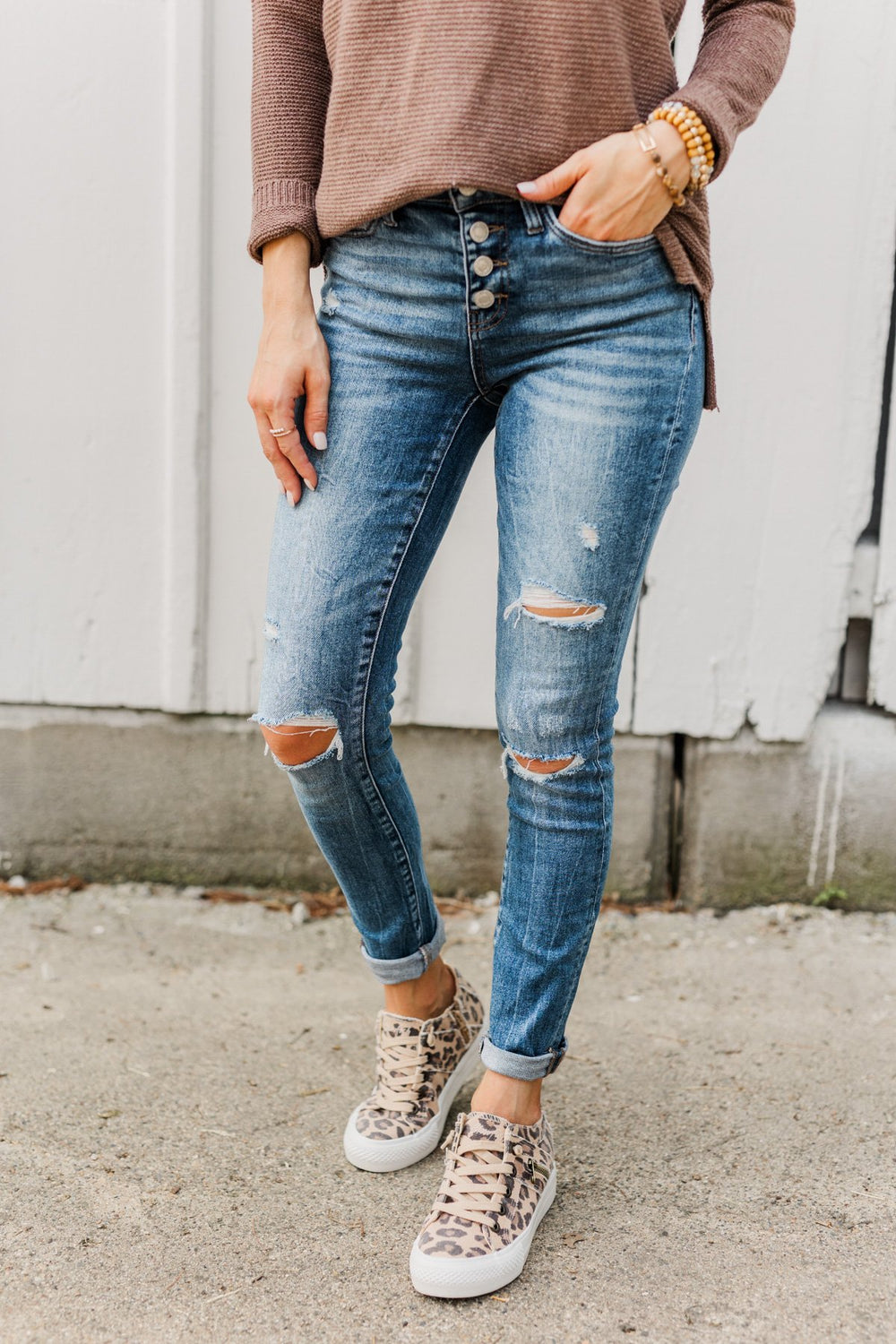 Vervet Mid-Rise Skinny Jeans- Karina Wash – The Pulse Boutique