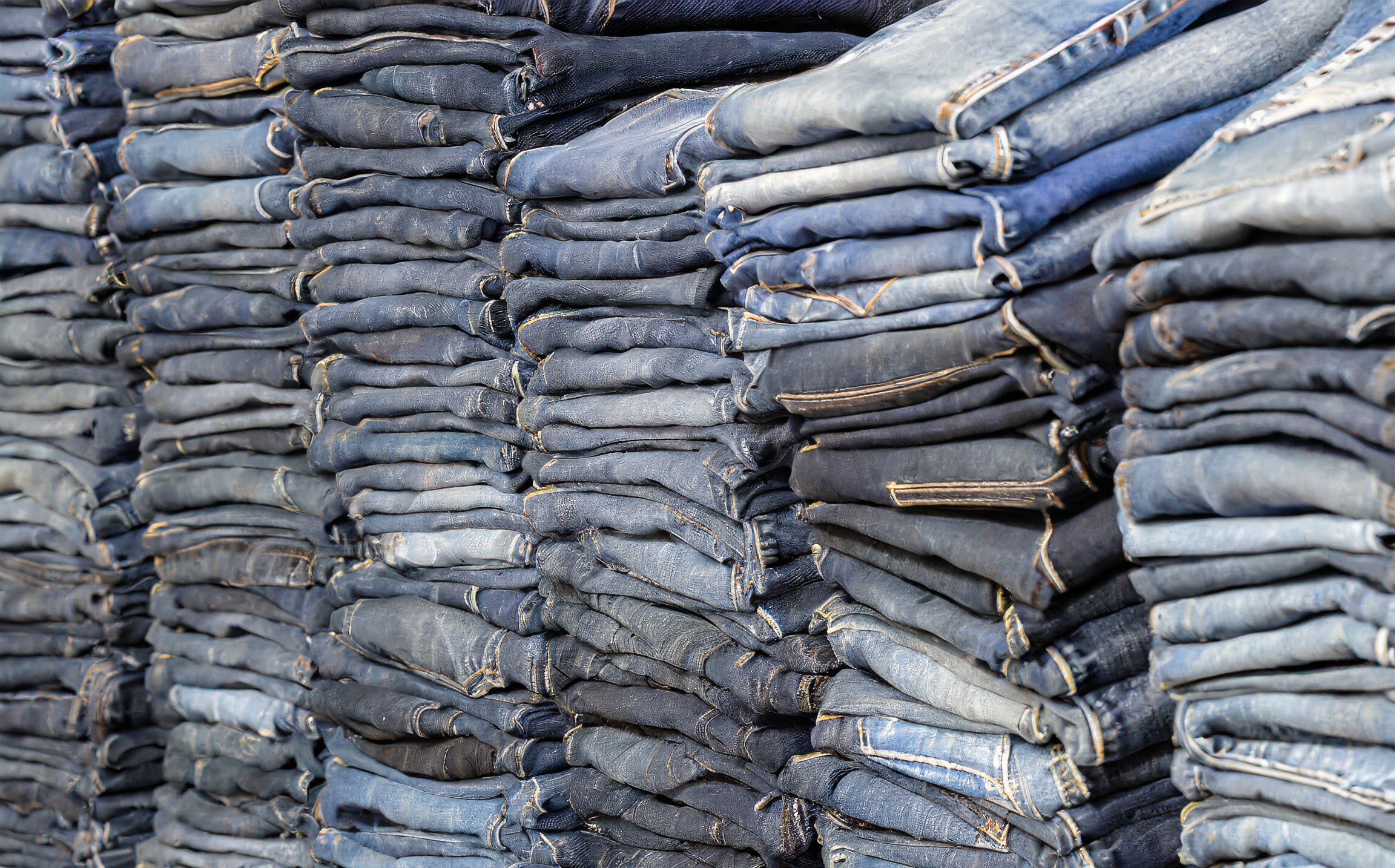 Stacks_of_used_jeans