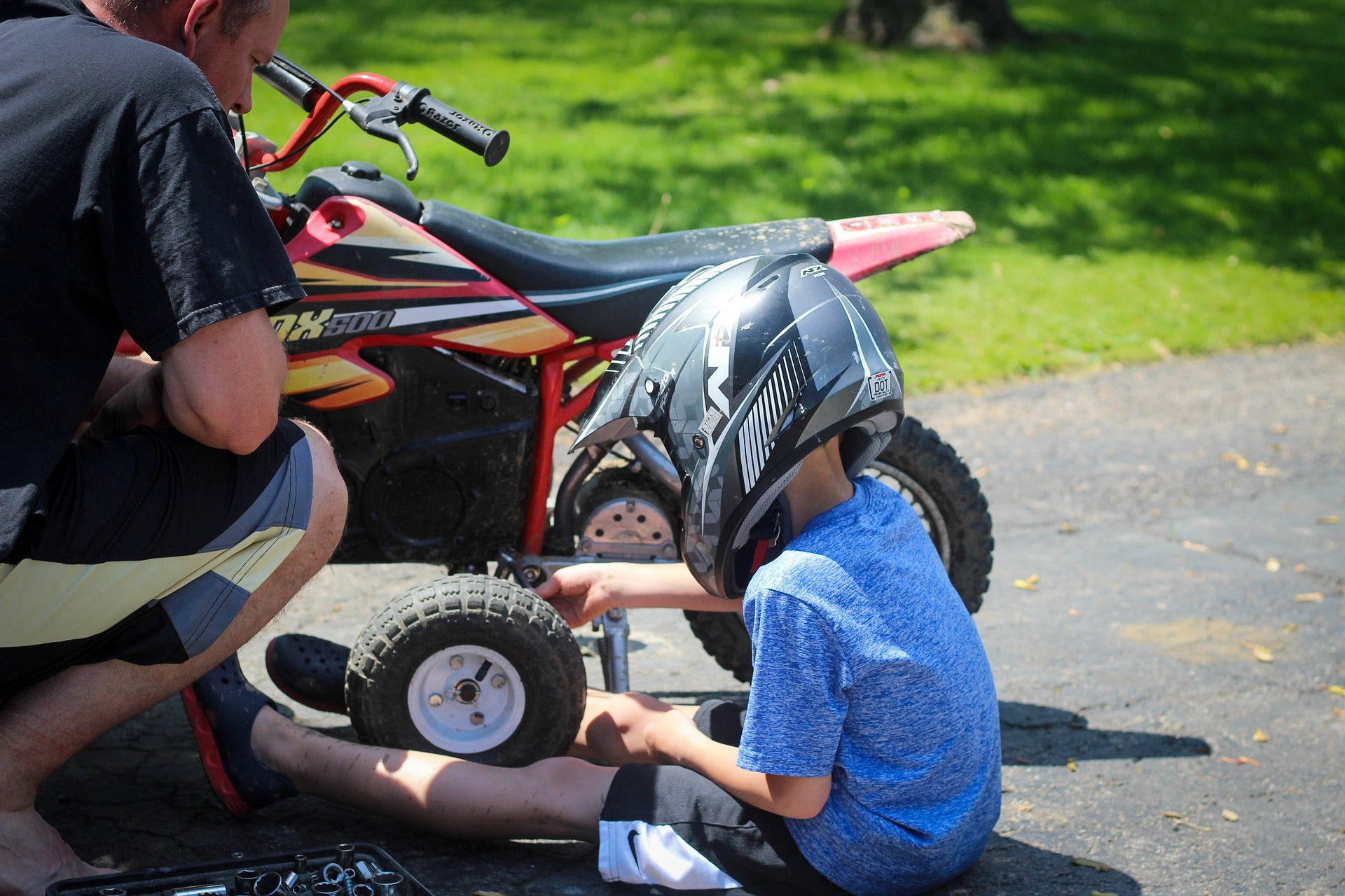 FRP kids dirt bike Check and maintain the tires