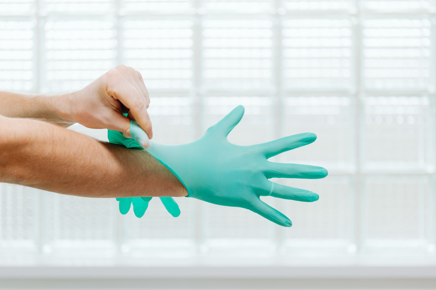 https://cdn.shopify.com/s/files/1/0525/7841/8861/files/nitrile-gloves-suppliers-green-1_3by2.jpg?v=1690982022