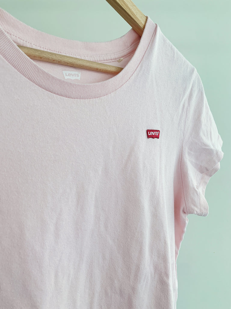 Pink Levis T-Shirt – Apparel By Victoria