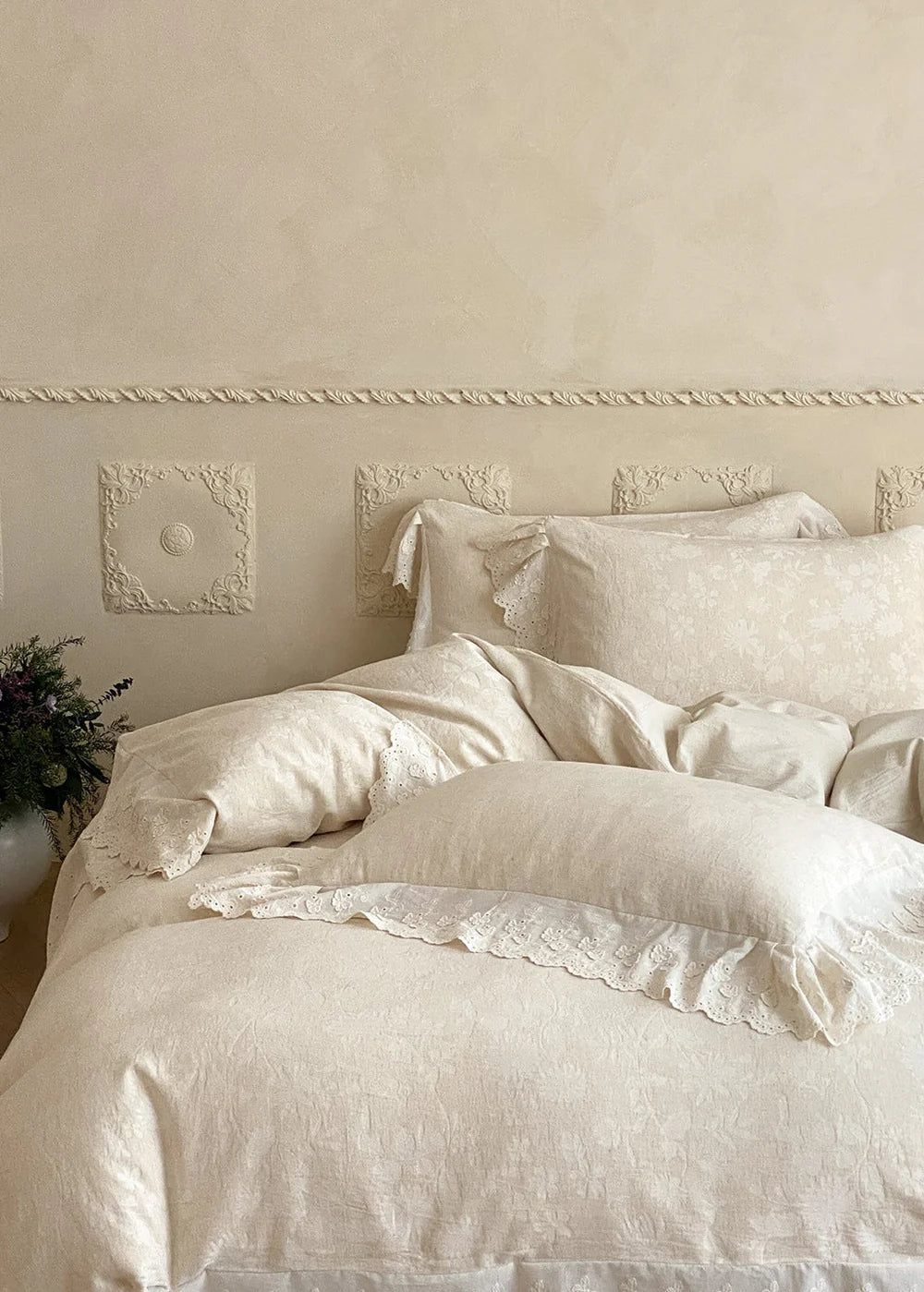 Emilia Lace Ruffle Bedding Set / Beige