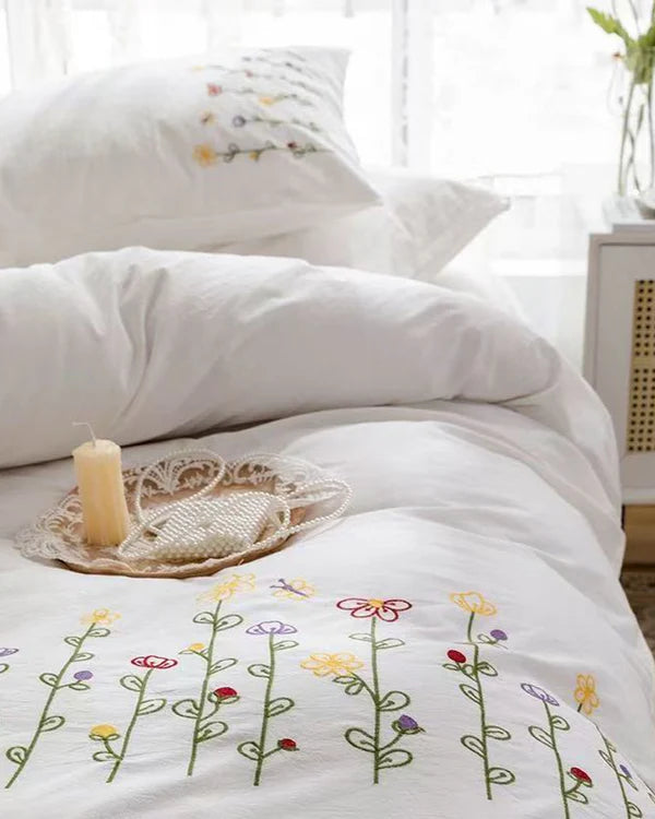 Isla White Floral Embroidered Bedding Set