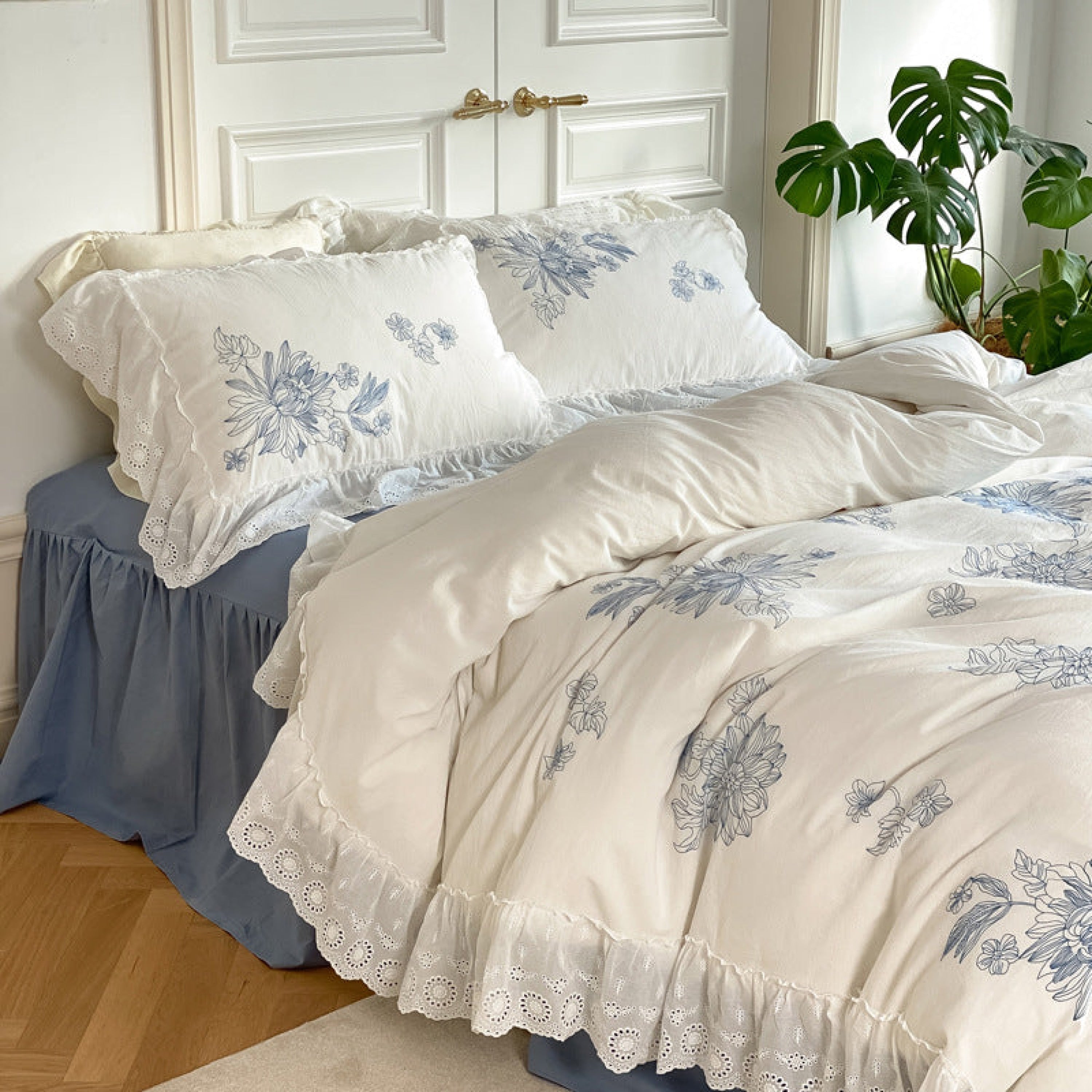 Embroidered Lace Ruffle Bedding Set / White