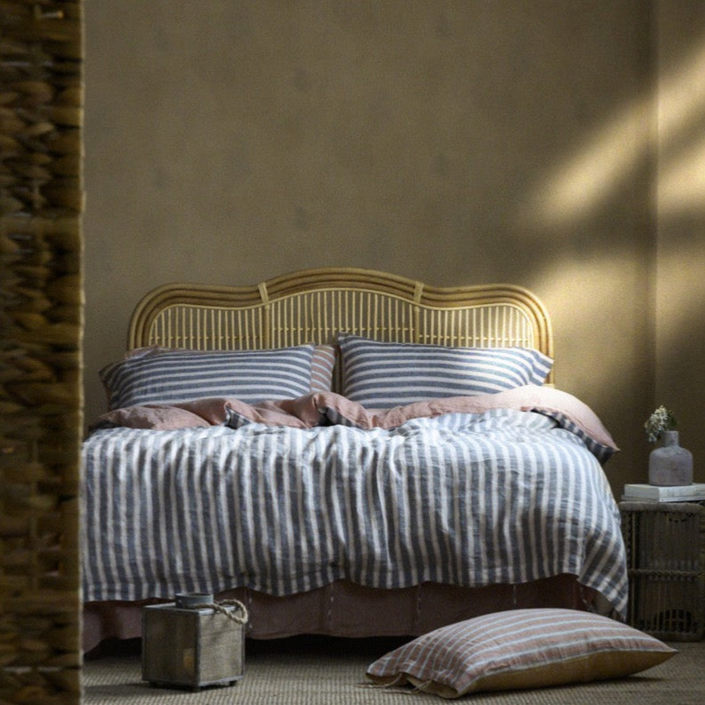 Striped Linen Bedding Set / Gray Pink