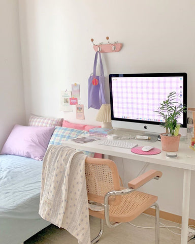 5 Ideas For Setting Up a Desk in Your Bedroom