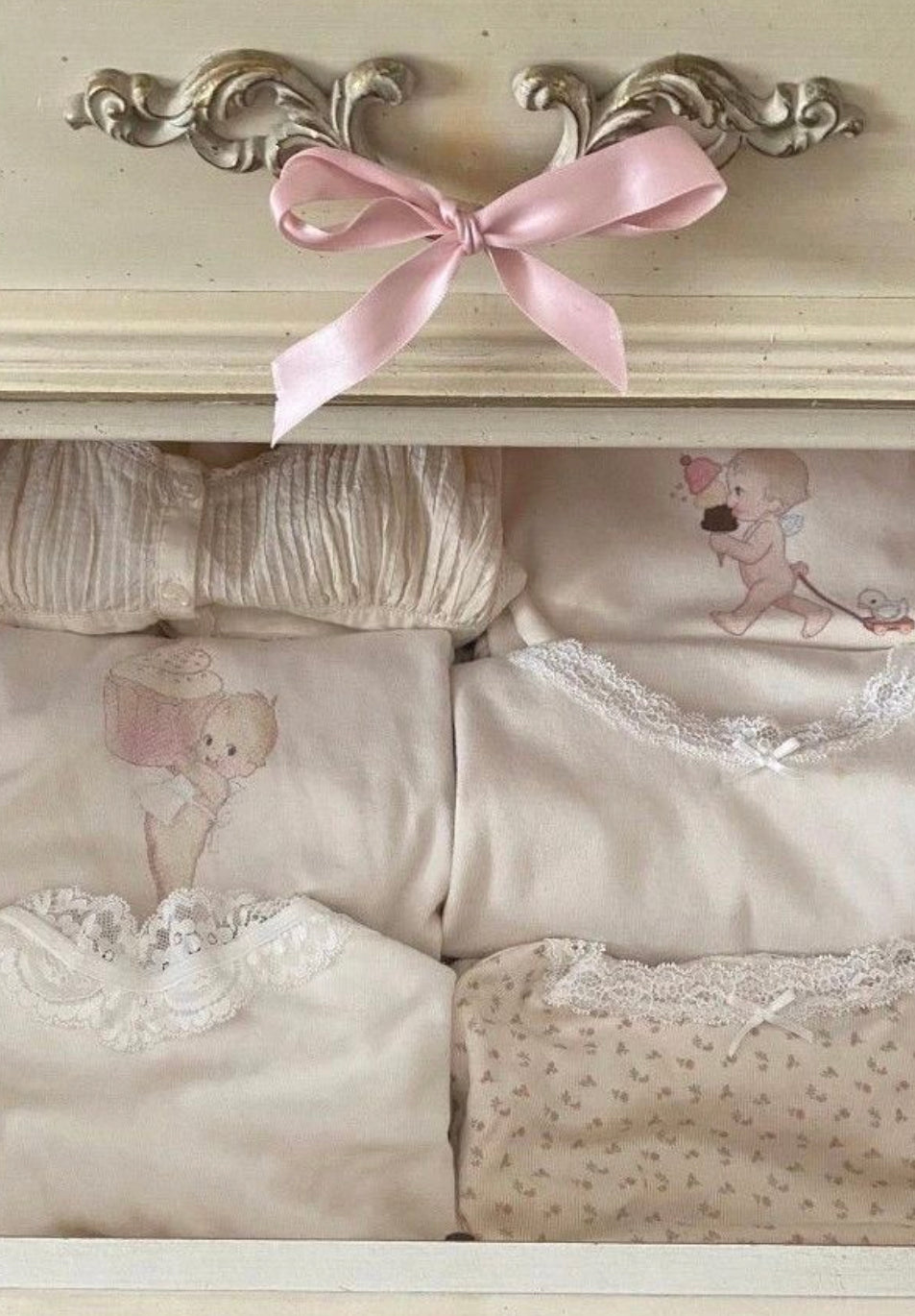 Creating an Aesthetic Coquette Bedroom (+ Inspo)%%page%% - The Other  Aesthetic