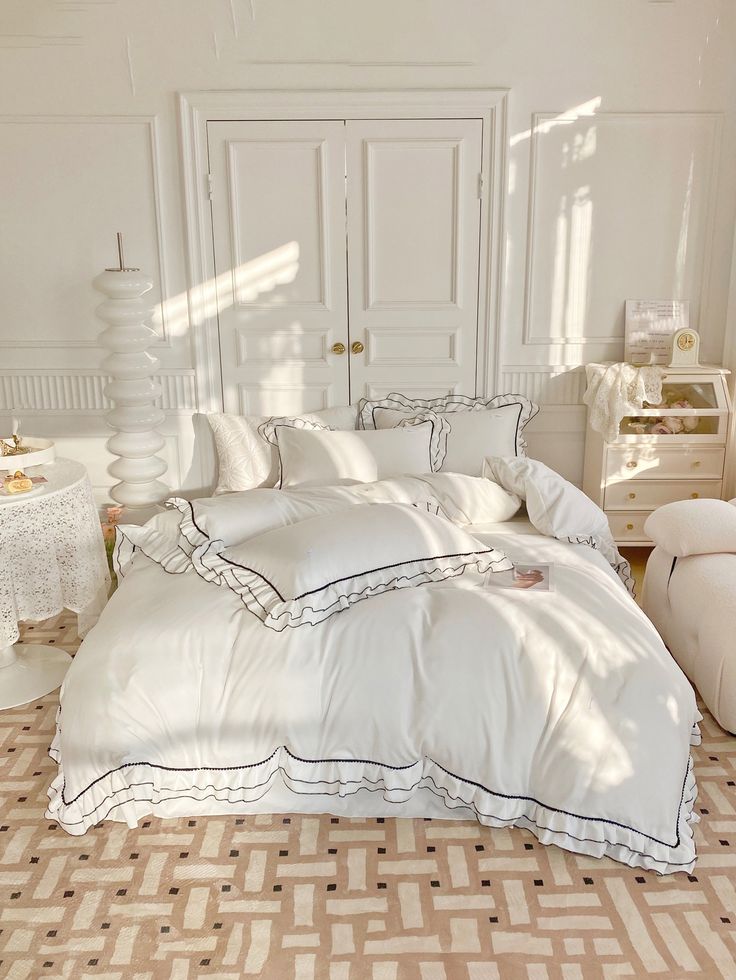 Top 10 Bedroom Trends: Ruffle, Lace and More! | Room Decor Tips | Ever ...