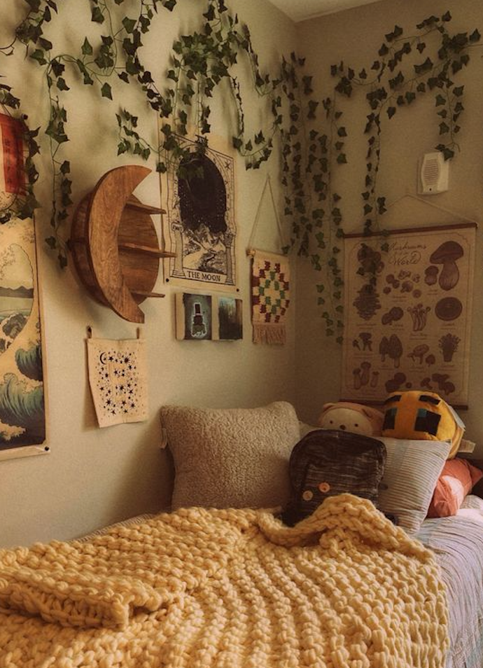 Maximize YOUR Small Spaces: Organizational Hacks for College Dorms ...