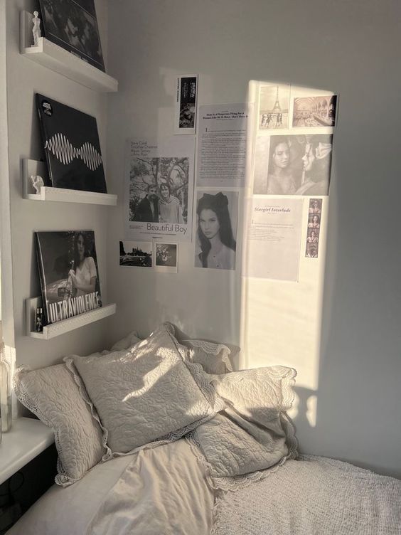 Downtown girl room 🕯🥐📸🧺  Girl room inspiration, Girl room, Room  inspiration bedroom