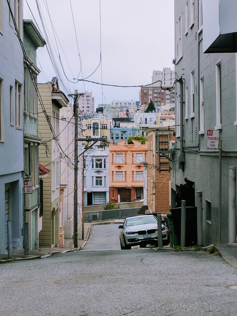 A San Francisco alley on a cloudy day