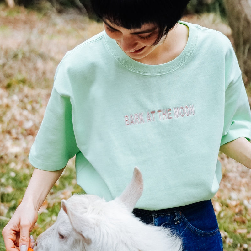 【Bark at the Moon】Embroidery tee