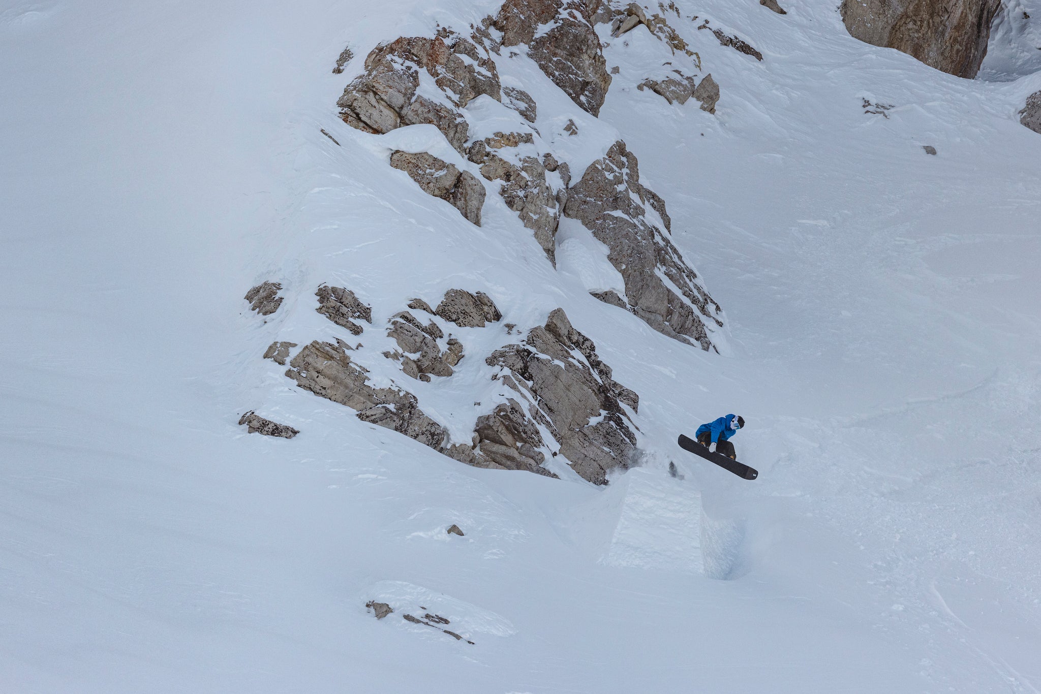 Ryan Wachendorfer spinning in the chute // p: Stephen Shelesky/Jackson Hole Mountain Resort/Red Bull Content Pool