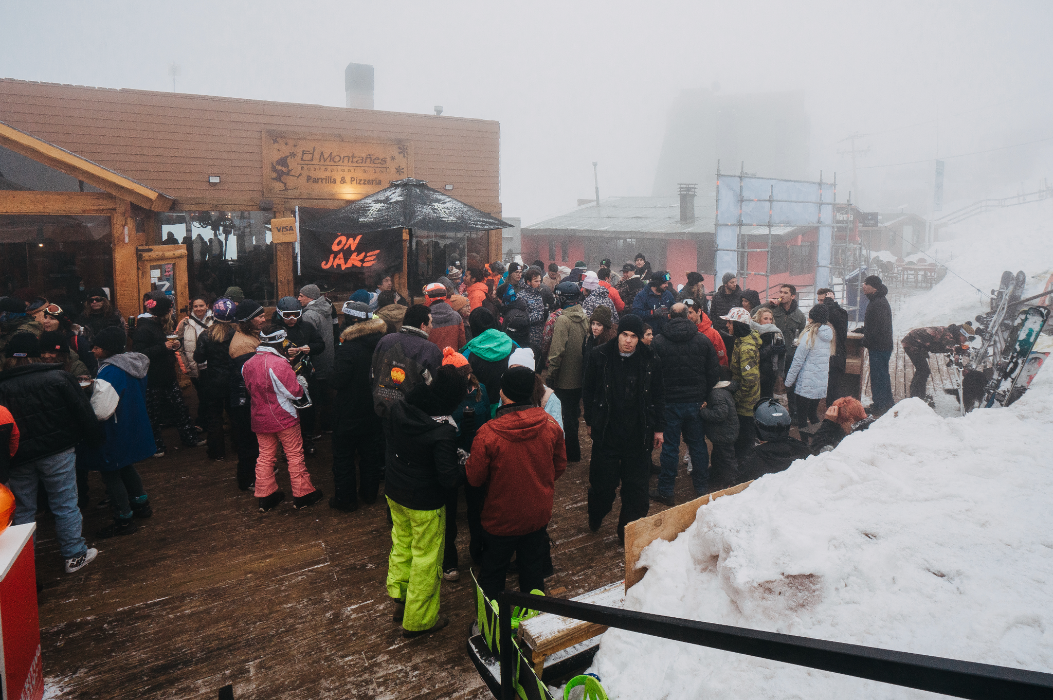 The deck was filling up as it started to get darker. // p: Jose Pablo Castillo 