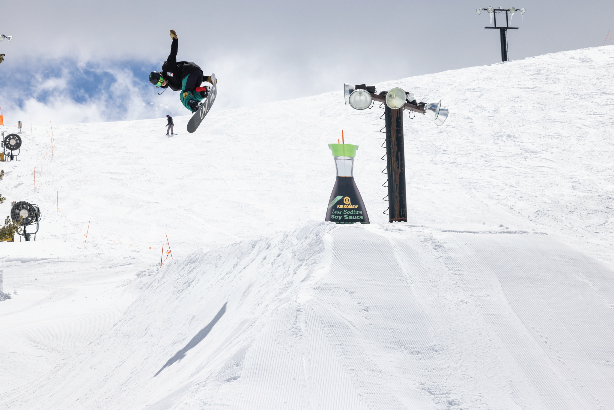 Caleb Dhawornvej Snatchin Tail on the Kikkoman Bottle Blaster Hip - Photo Mike Yoshida