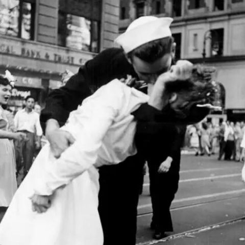 V - J Day_Times_Square_August_14_1945