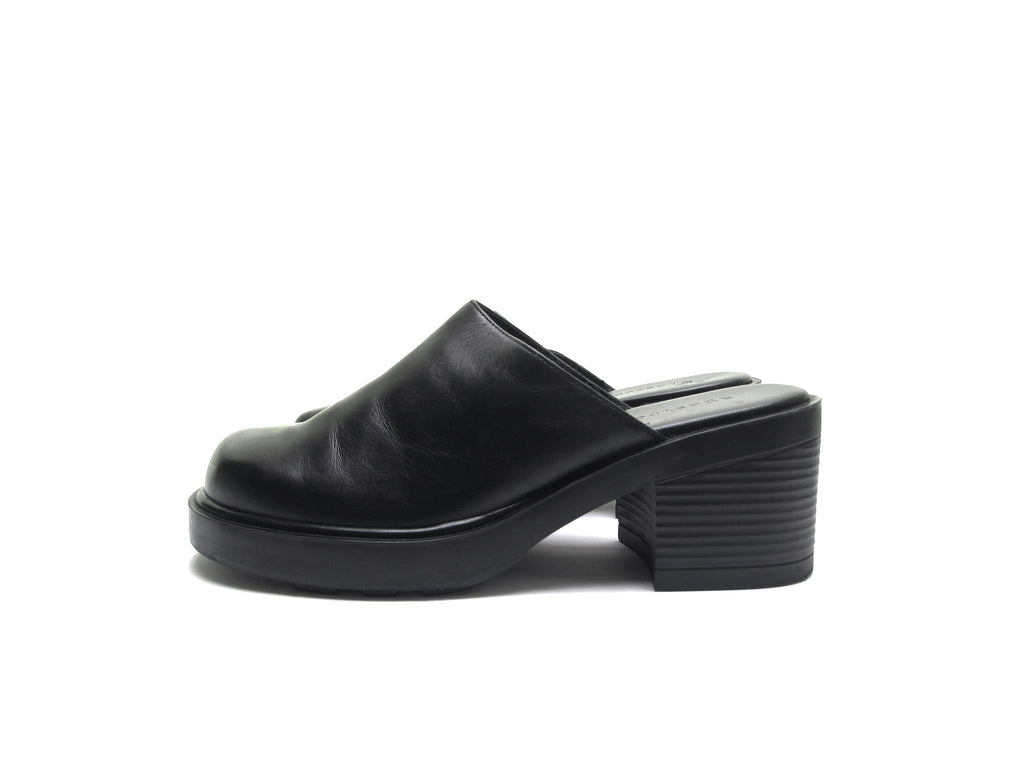 Vintage 90s Y2K style platform clogs lug soles chunky shoes 90s black ...