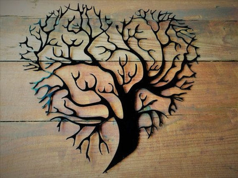 Kovová nástenná dekorácia stromu