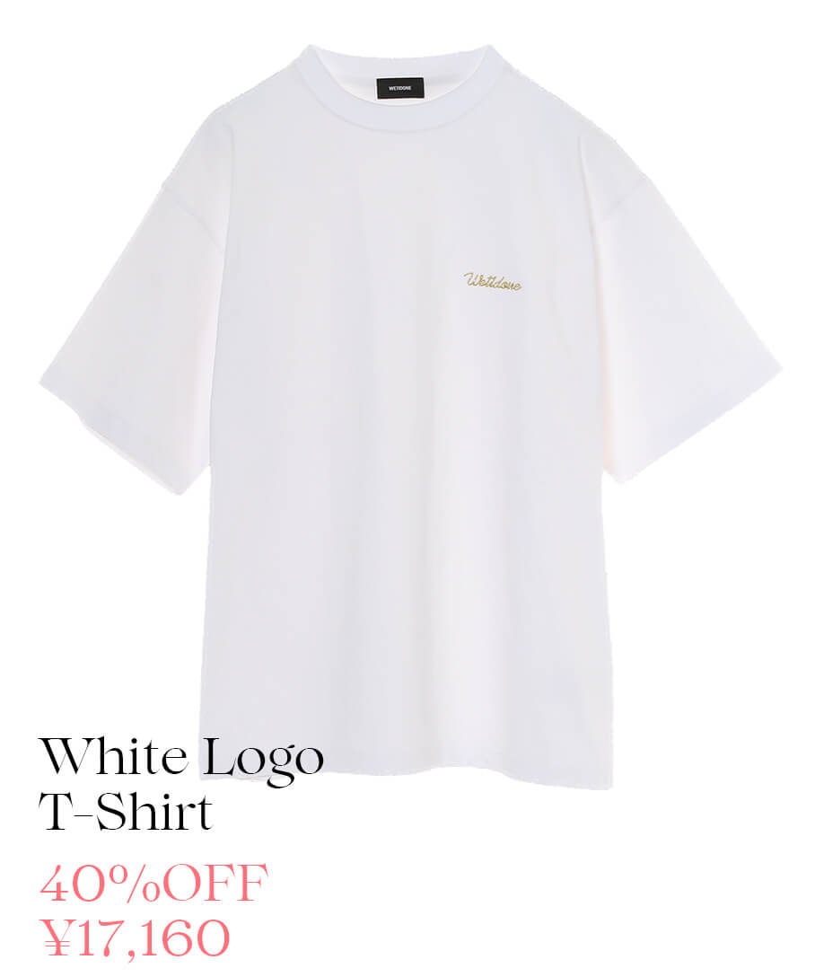 ウェルダンの白のロゴ入りTシャツ