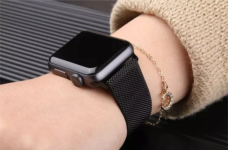 大人も着やすいシンプルファッション Apple Watch アップルウォッチ