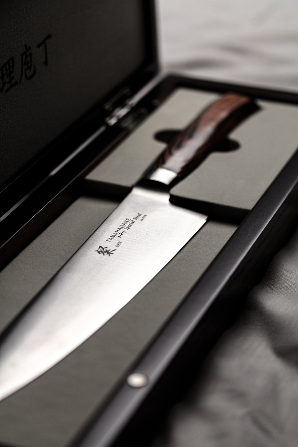 Lifestyle image tamahagane knives