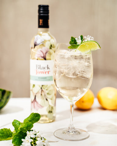 Black Tower Rivaner seljankukka spritzer drinkki