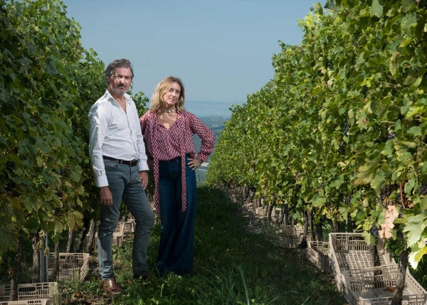 Alberto ja Nadia Zenato Costalungan viinitarhalla.