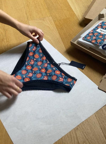 Idée cadeau femme : offrir une culotte menstruelle Perdième