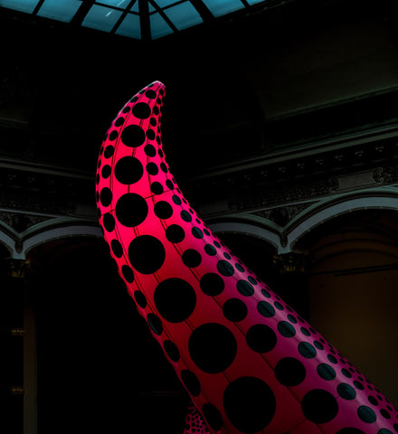 Detail photograph of the work A Bouquet of Love I saw in the Universe by Yayoi Kusama