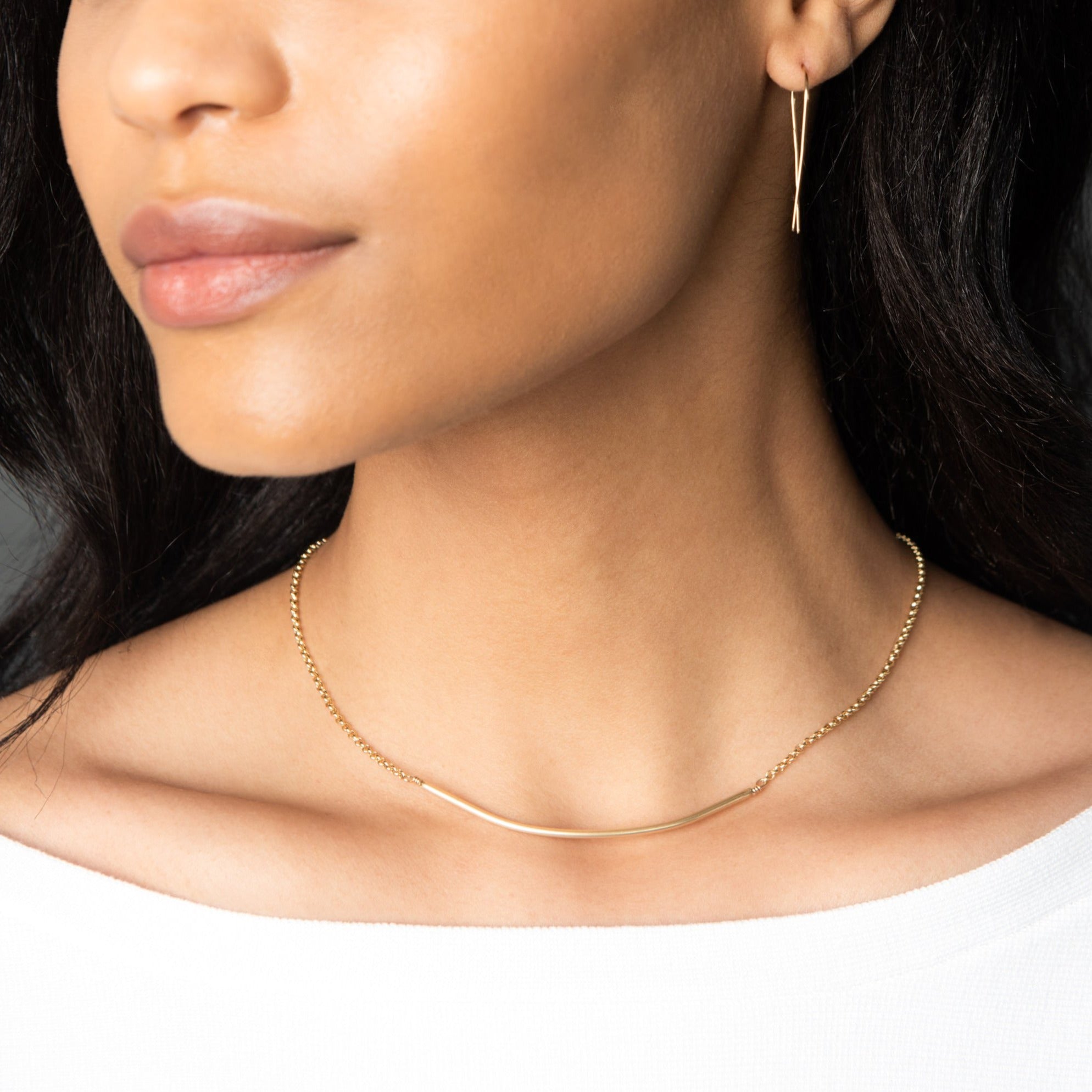 ASHTIN - 14kt Gold Filled Curved Bar Necklace