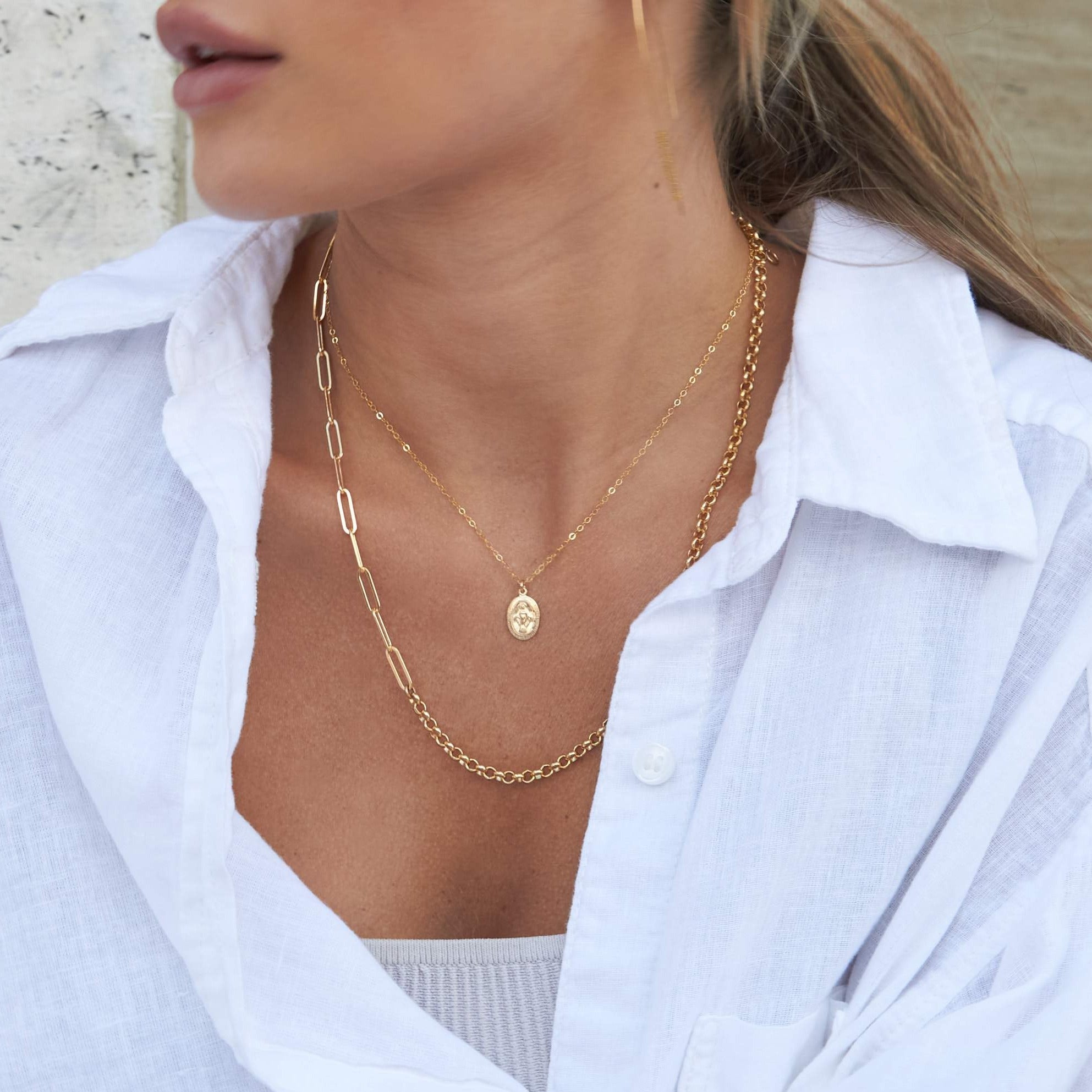 PETITE GOLDEN MEDALLION necklace