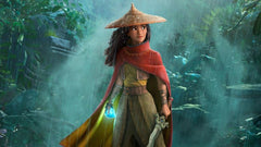 Raya, a princesa guerreira de "Raya e o Último Dragão" da Disney, em uma cena de determinação e coragem sob a chuva forte. Com sua espada e a joia do dragão em mãos e seu olhar focado, ela está pronta para enfrentar qualquer desafio. A chuva não a impede de seguir em frente em sua missão de salvar seu reino e seu povo. Uma imagem inspiradora de força, coragem e determinação, perfeita para fãs de contos de fantasia e ação.