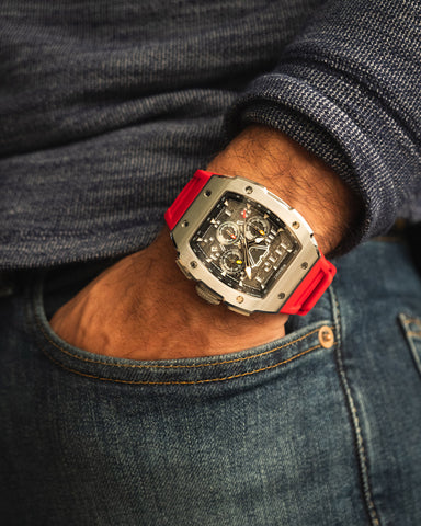 Kaufen Sie Quarz-Tonneau-Uhren von Wishdoit Watches. Sie sind für den modernen Gentleman, der mutig und gewagt ist. Die Chronographen-Sportuhr verfügt über ein 3-Zeiger-VD53-Seiko-Quarzwerk und ein schwarzes Fluorkautschuk-Uhrenarmband.