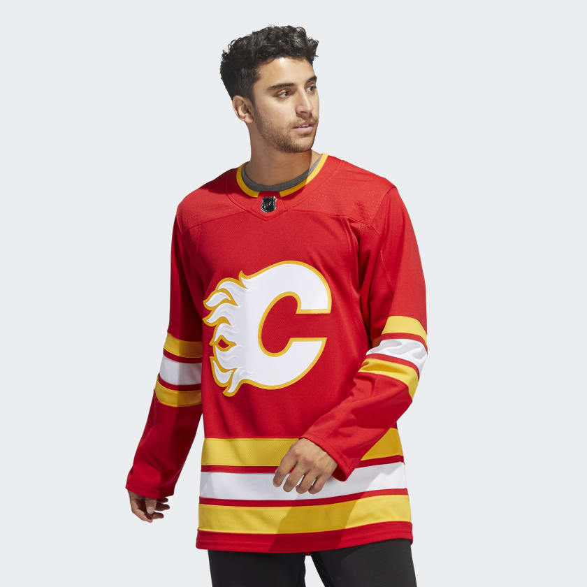 Vintage NHL Calgary Flames Jersey Urban Outfitters