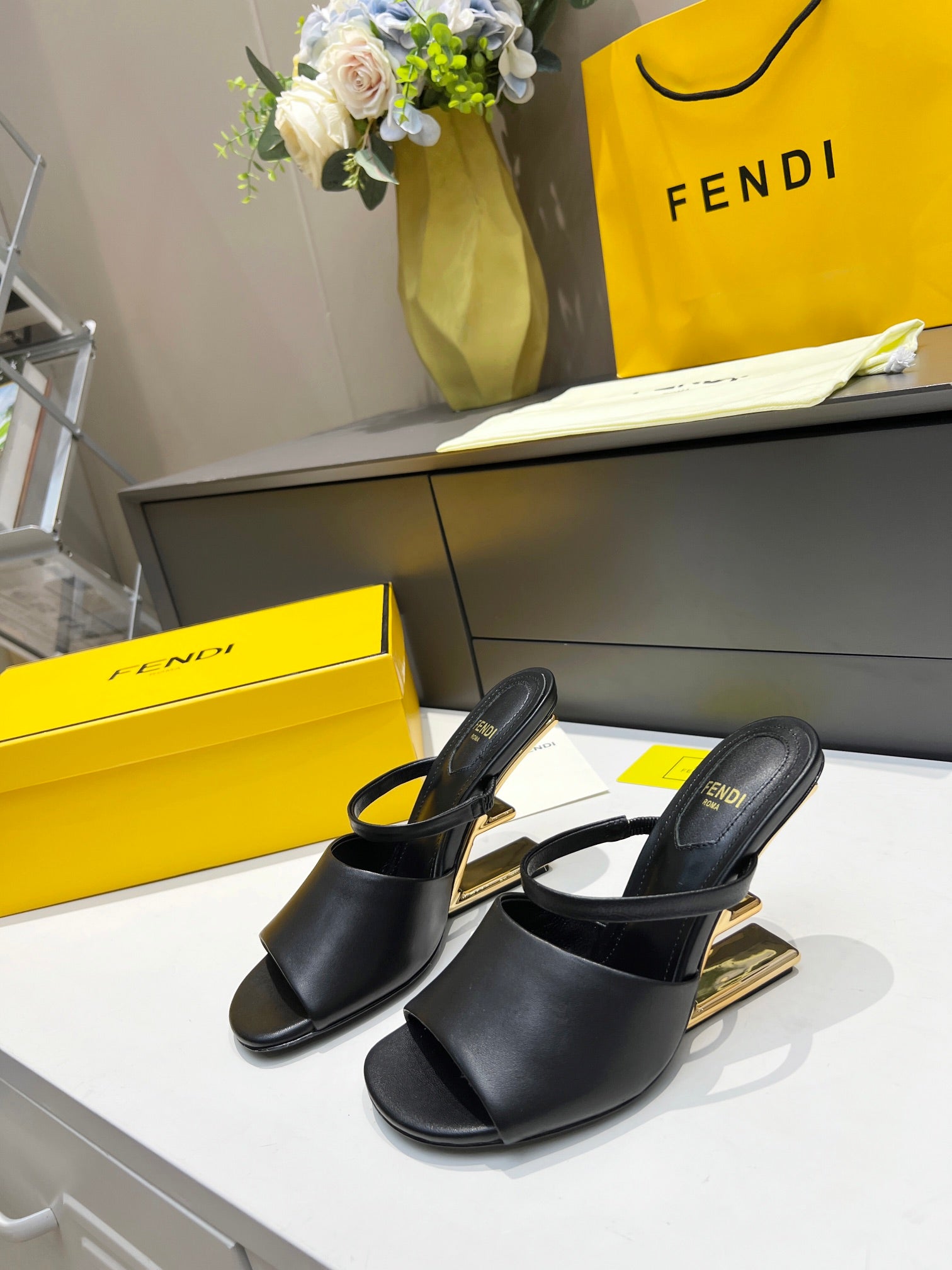 FENDI 2022  Fashion Trending Leather Women High Heels Shoes Wome