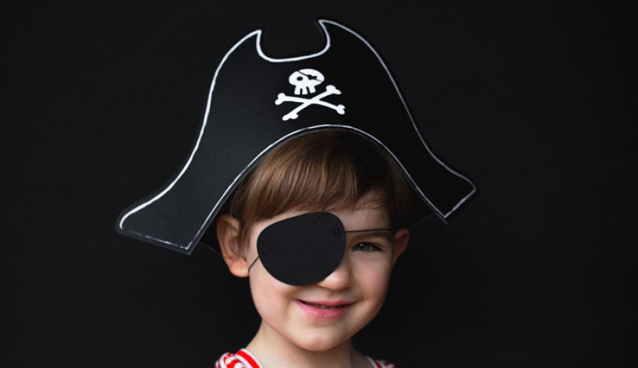 Piratfest - dreng med sørøverhat og klap for øjet