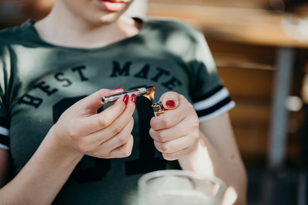 Person using Dynavap Product To Lower Weed Tolerance