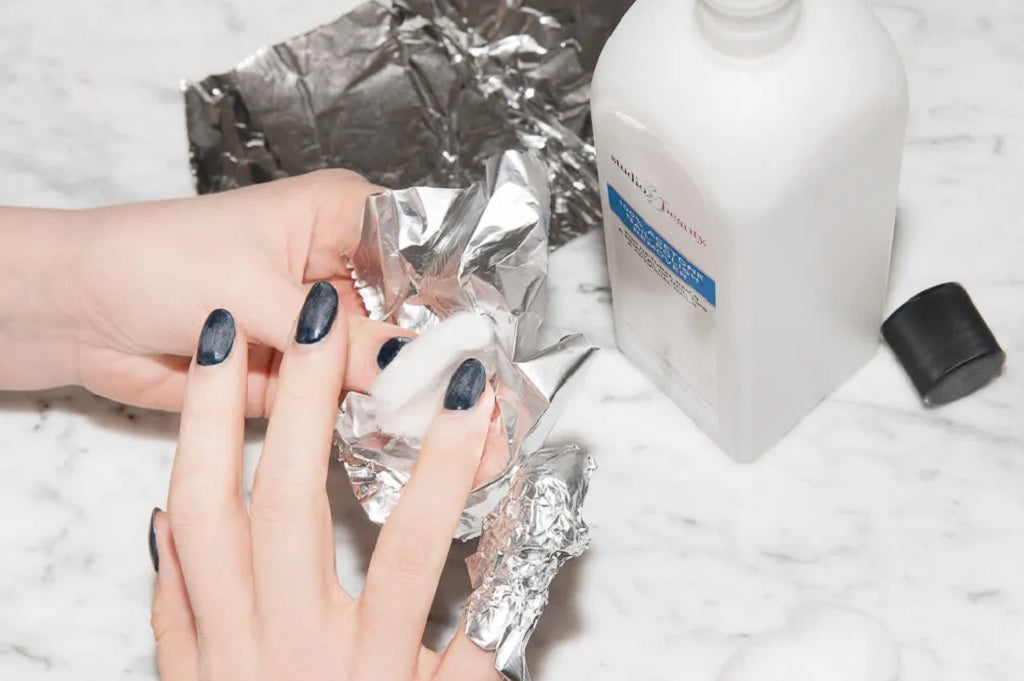 How to Remove Aura Nails