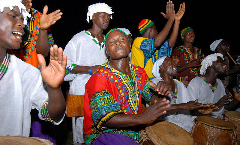 homme avec dashiki