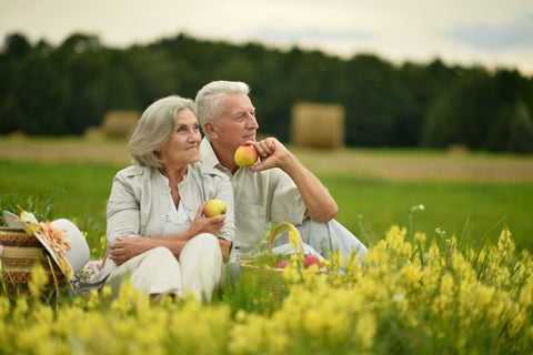 healthy old couple picnics