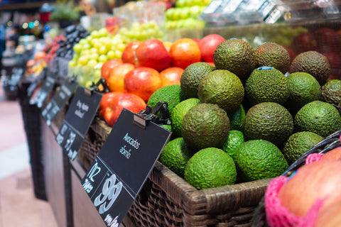 Banco di frutta e verdura al supermercato