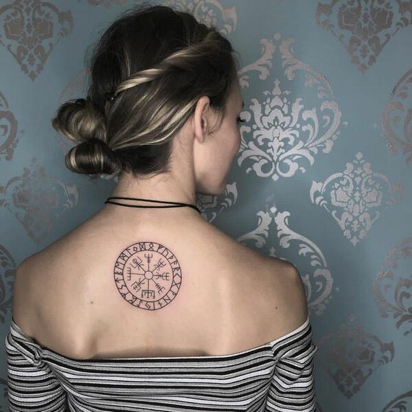 Top 100 des tatouages vikings pour femmes