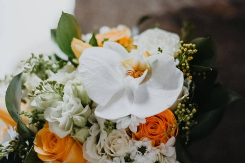 bouquet avec des fleurs blanche