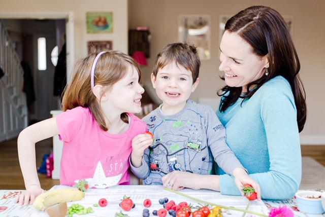 mum with children and healthy food