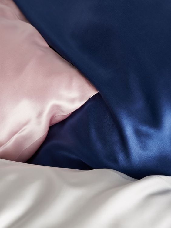 How Does a Silk Pillowcase Help Skin?
