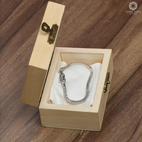 [Safely store your bracelet jewelry in the box to reduce the risk for precious metals tarnish and diamond quality being affected]-[ouros jewels]